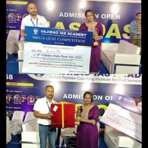 Read more about the article Our student Tamanna Bhoi  became the Mega Winner of Quiz Competition held in  Akhyara Book fair 2023.