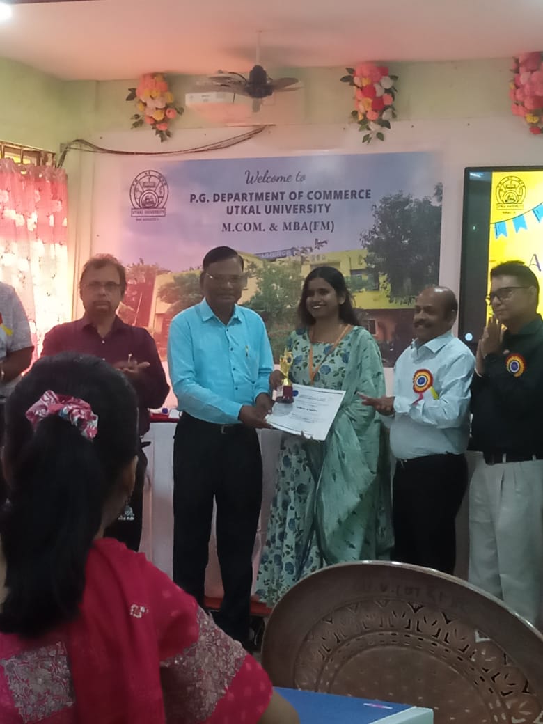 Read more about the article Rachita Praharaj won first place in the BIZ Quiz Competition, second place in ADMAD held at Utkal University